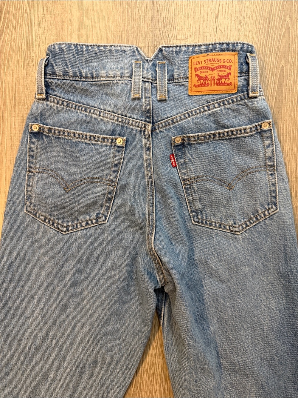 Levi’s 24 High Waisted Mom Jean Button Fly‎ Women's Casual Classic Blue Denim - Picture 4 of 9
